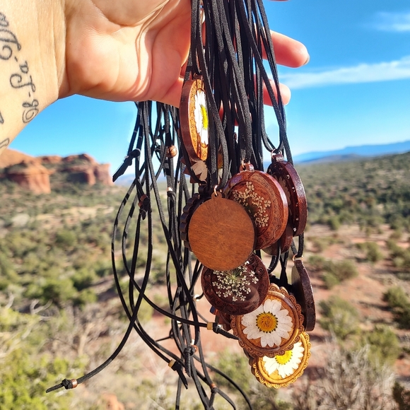 Pressed floral wooden nature bezel necklace 🌿🧚♀️ - Picture 2 of 2